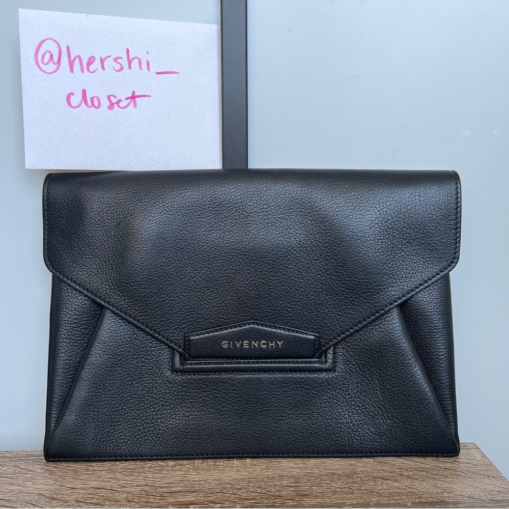 Givenchy Sugar Goatskin Medium Antigona Envelope Clutch Handbag Black